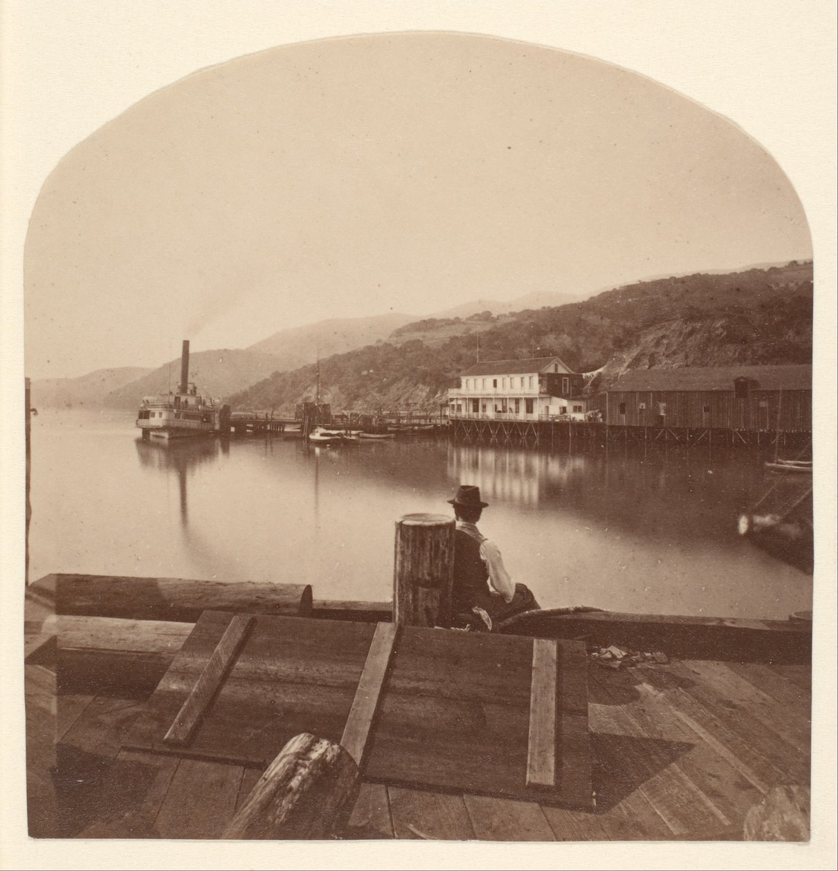 Sausalito z mola N.P.C.R.R., pohled k jihu od Eadweard Muybridge