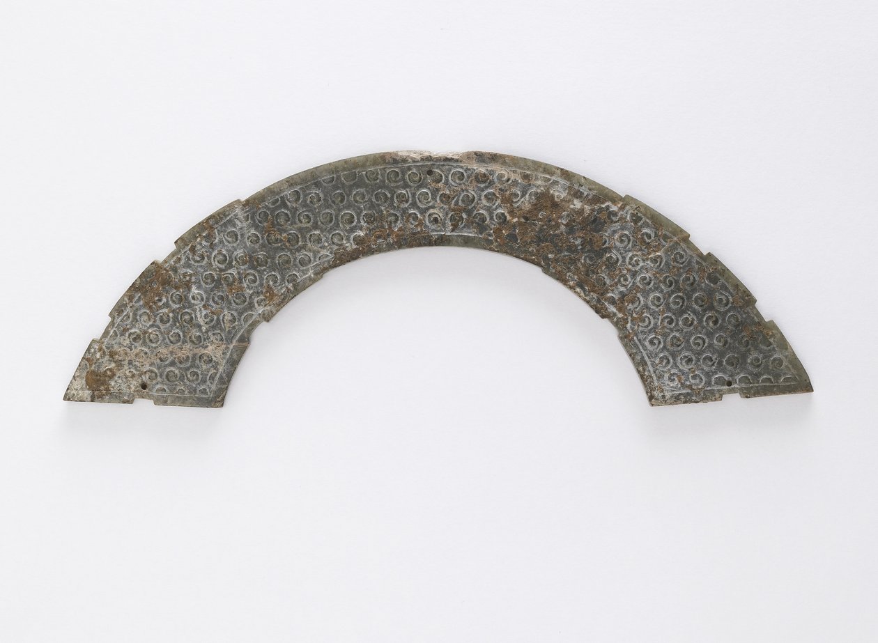 Tenká plaketa vyříznutá do oblouku kruhu, typu huang, Changsha, provincie Hunan, 4.–3. století př. n. l. (nefrit) od Eastern Zhou Dynasty Chinese School