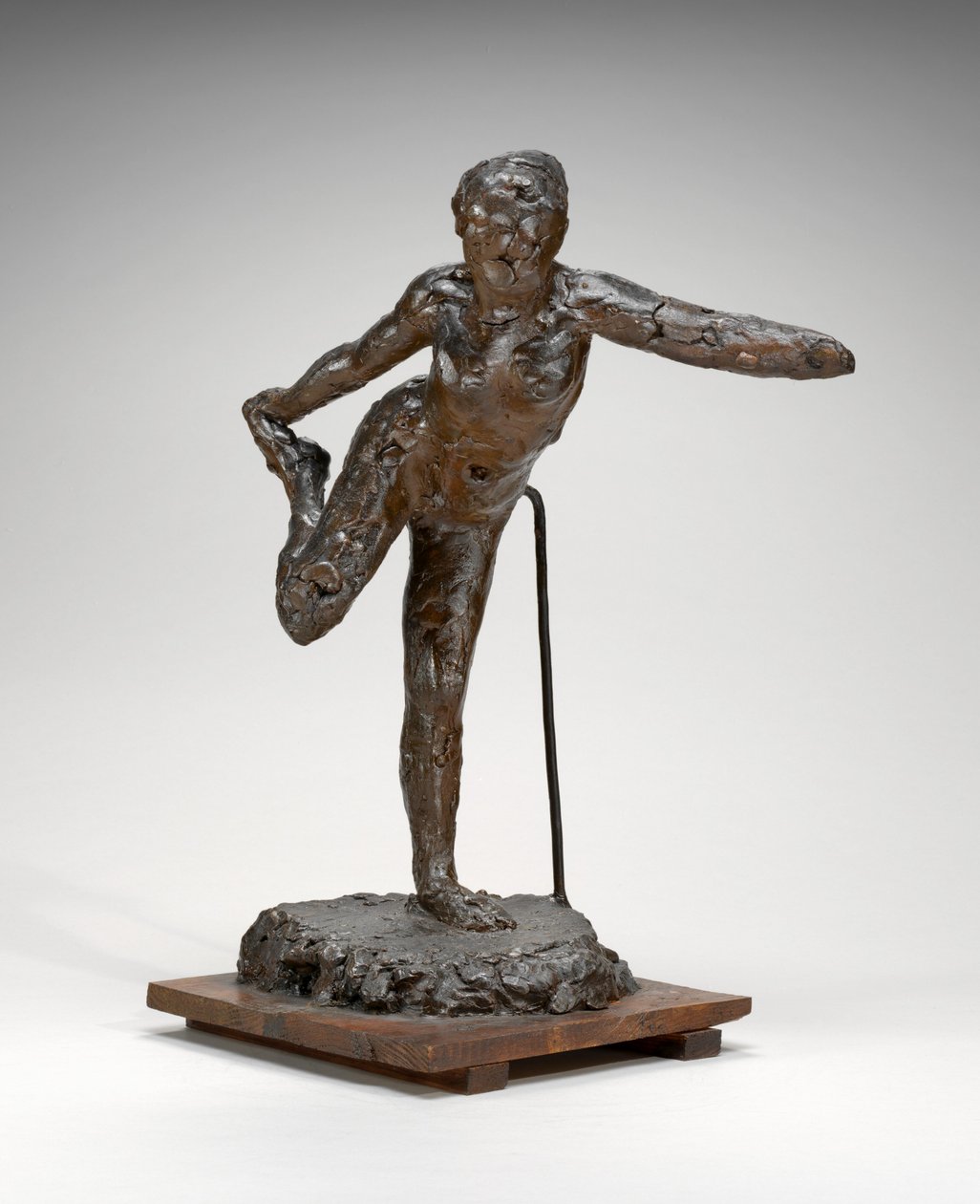 Tanečnice držící pravou nohu v pravé ruce, možná 19001911. od Edgar Degas