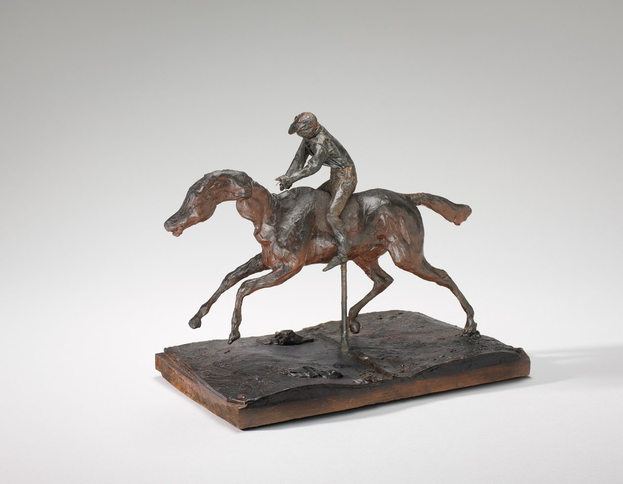 Kůň cválající pravou nohou, zadní levá noha se pouze dotýkala země, možná 90. léta 19. století. od Edgar Degas