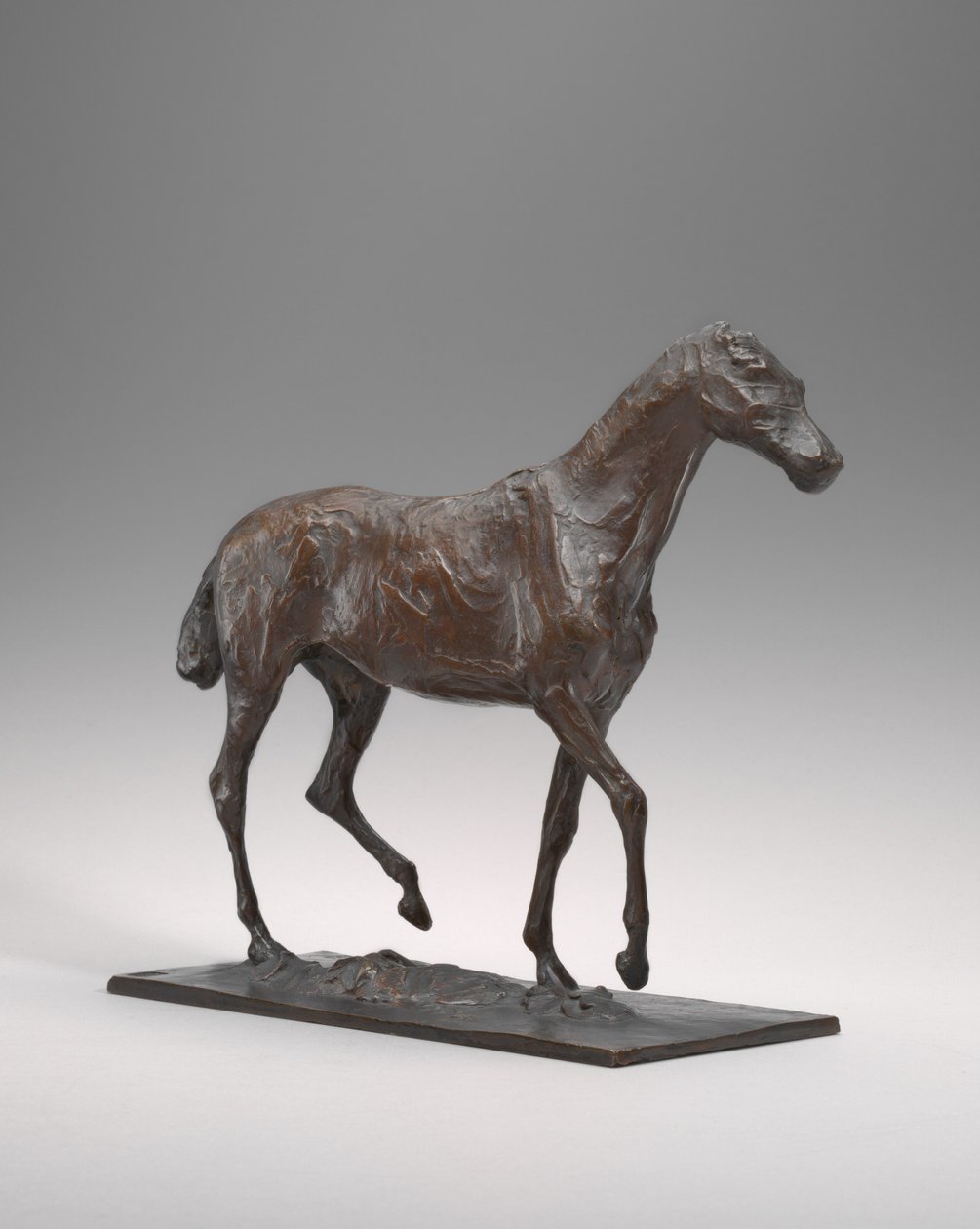 Horse Walking, původní vosk možná ze začátku 70. let 19. století, odlitek cca. 19201921. od Edgar Degas