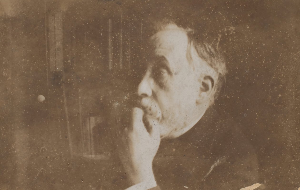 [Autoportrét v knihovně Hand to Chin], pravděpodobně 1895. od Edgar Degas