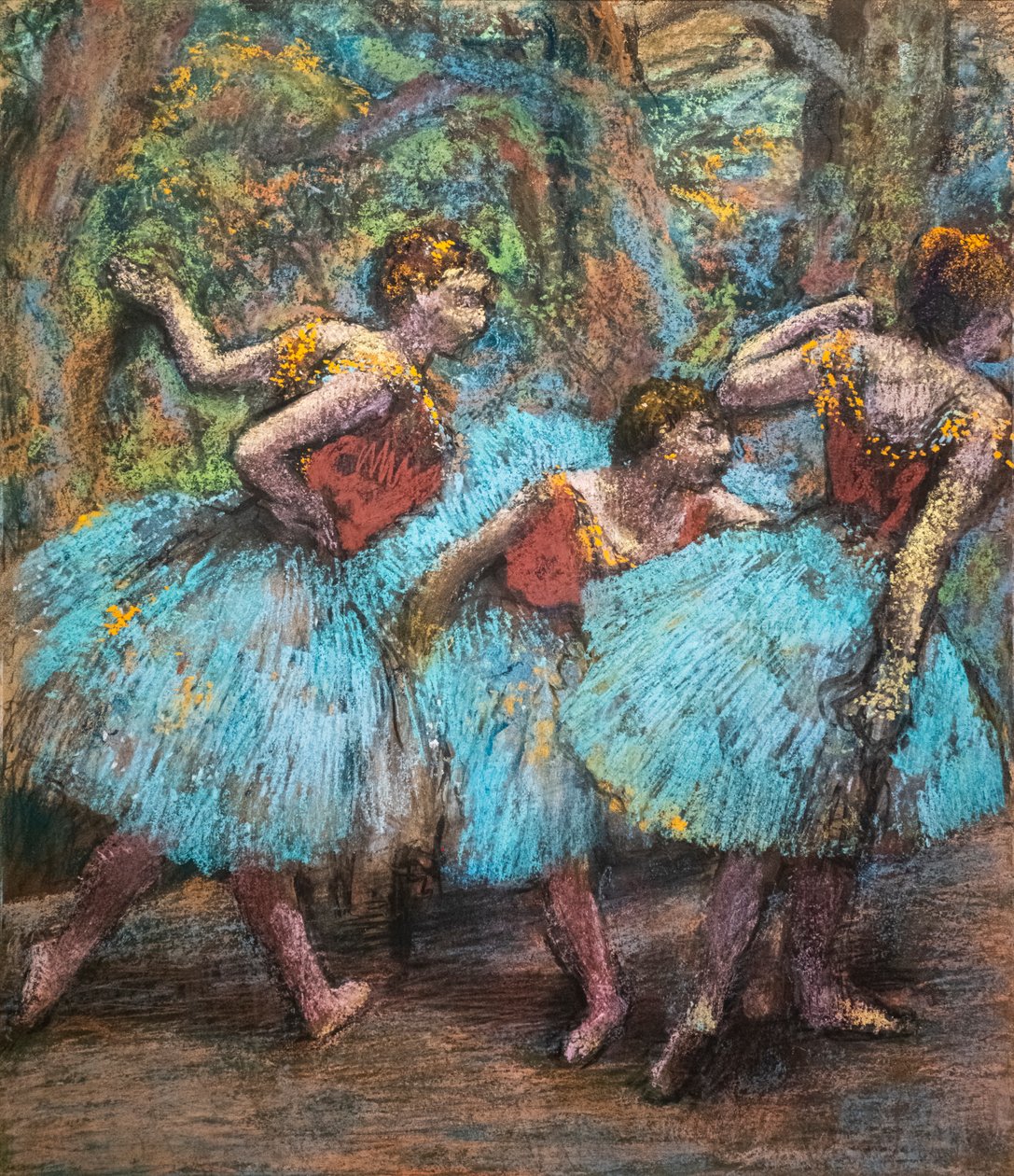 Tři tanečnice (modré sukně, červené živůtky). Kolem 1903. Pastel na papíře lepidlo na kartonu. od Edgar Degas