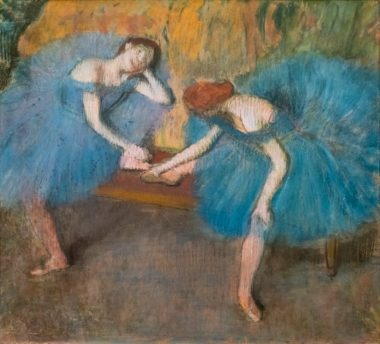 Dva odpočívající tanečníci (také známí jako „modrí tanečníci“). Kolem 1898. Pastel na jemném velínovém papíře. od Edgar Degas
