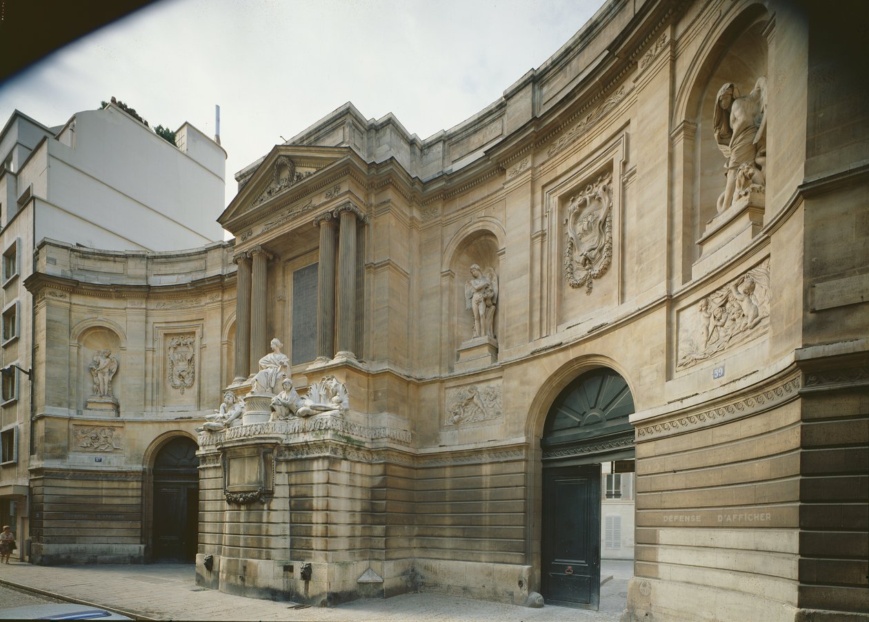 Fontaine des Quatre Saisons, Rue de Grenelle, postavená v letech 1739-46 od Edmé Bouchardon