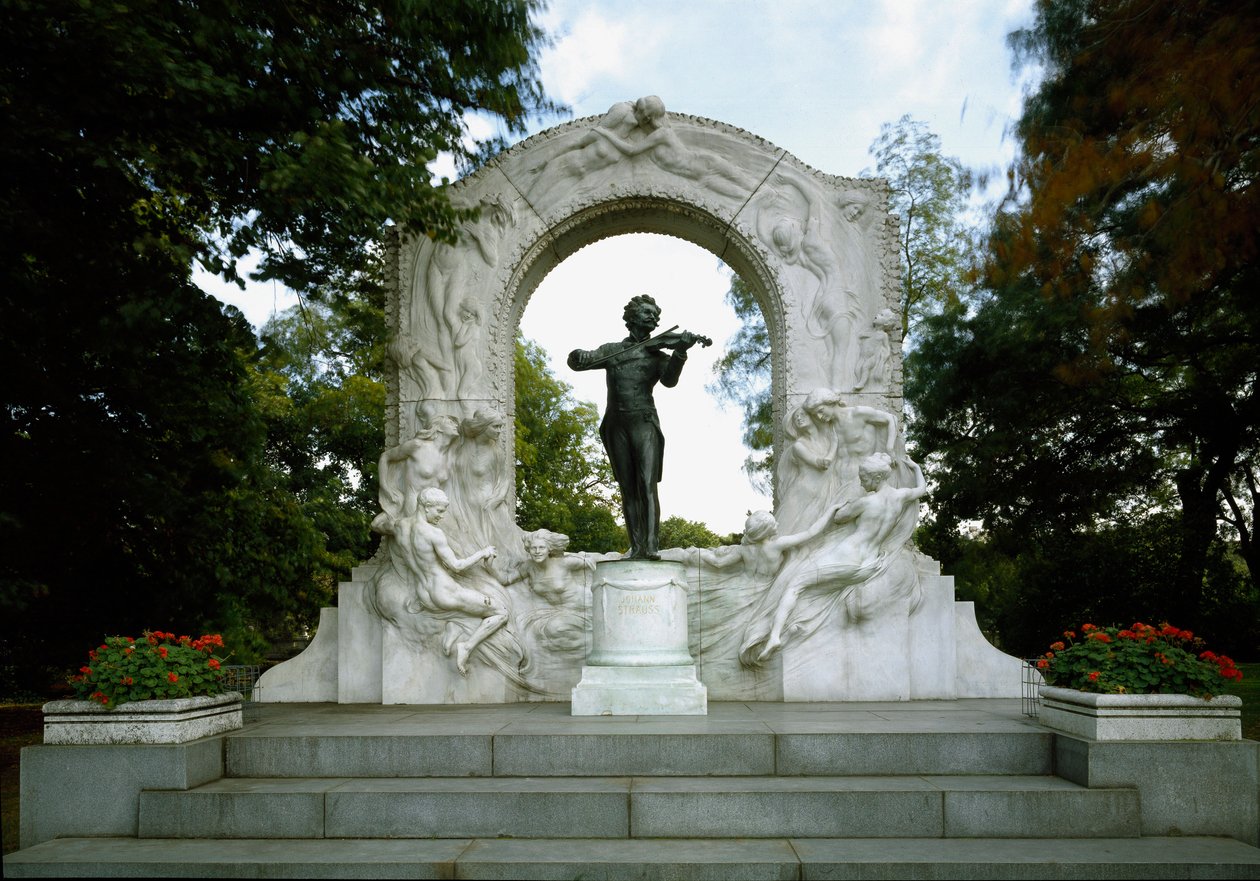 Památník na poctu rakouskému skladateli a dirigentovi Johannu Straussovi II (nebo synovi Johanna Strausse nebo mladému Johannu Sebastianovi Straussovi) (1825-1899). Socha Edmunda von Hellmera (1850-1935). 1921. Vídeň, Stadtpark, Rakousko od Edmund Ritter von Hellmer