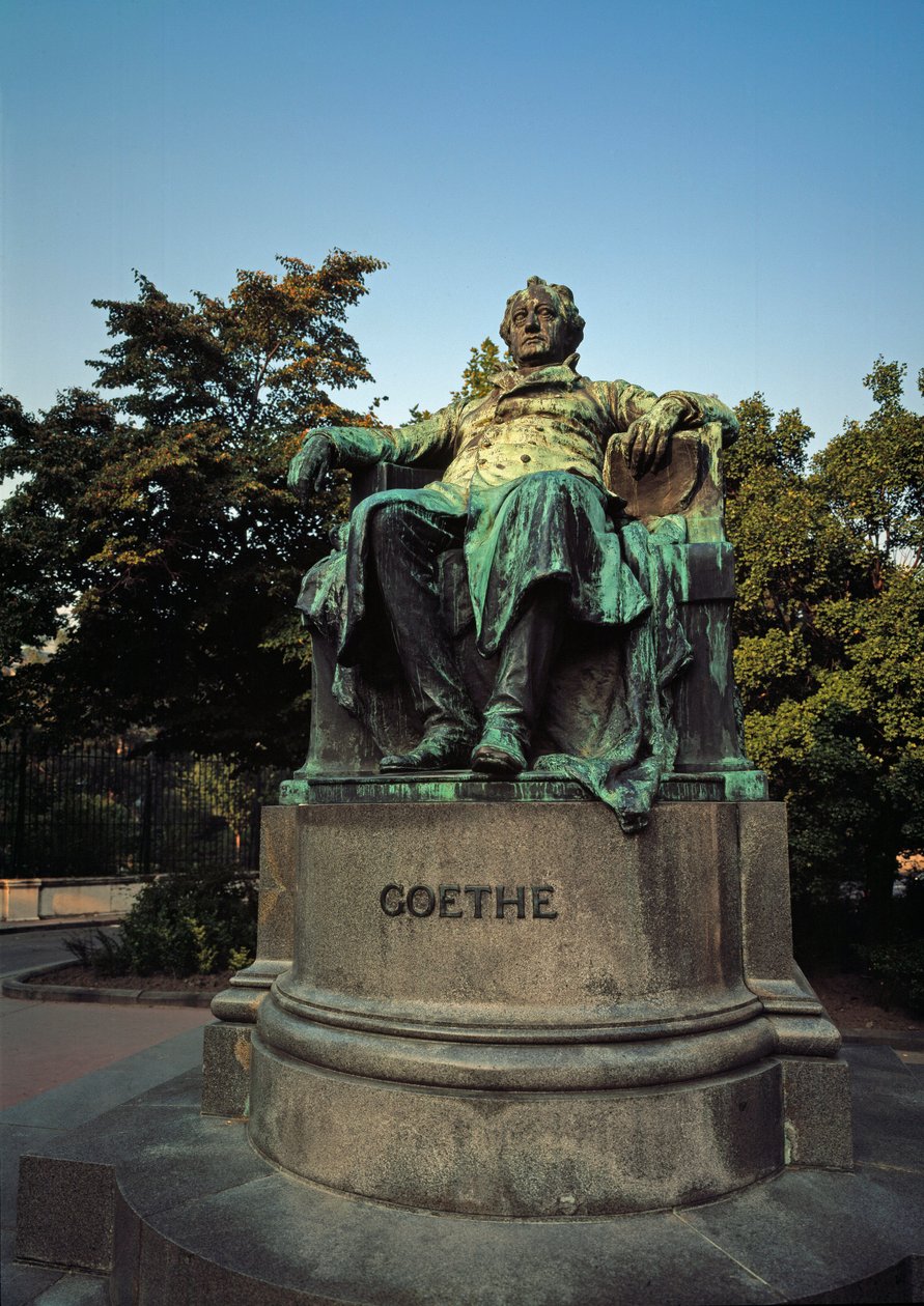 Pomník na poctu německému básníkovi Johannu Wolfgangovi von Goethe (1749-1832) vyrobený Edmundem von Hellmerem (1850-1935) od Edmund Ritter von Hellmer