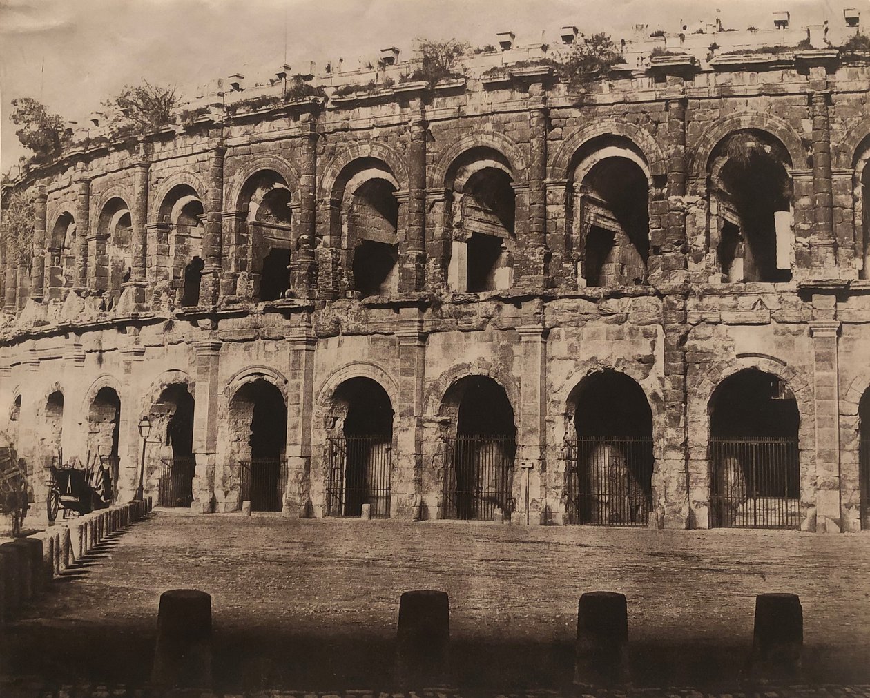 [Amfiteátr, Nîmes] od Édouard Baldus