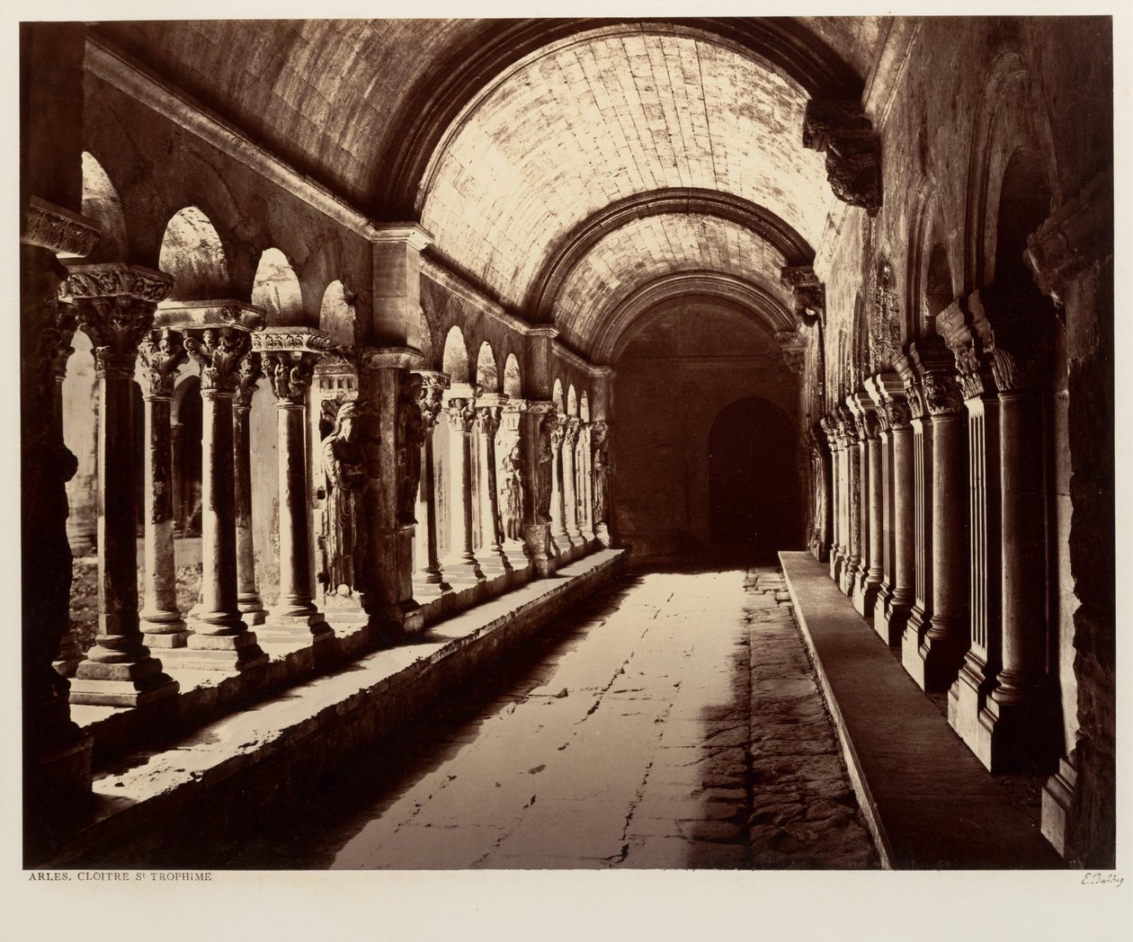 Arles, křížová chodba kostela Saint-Trophime od Édouard Baldus