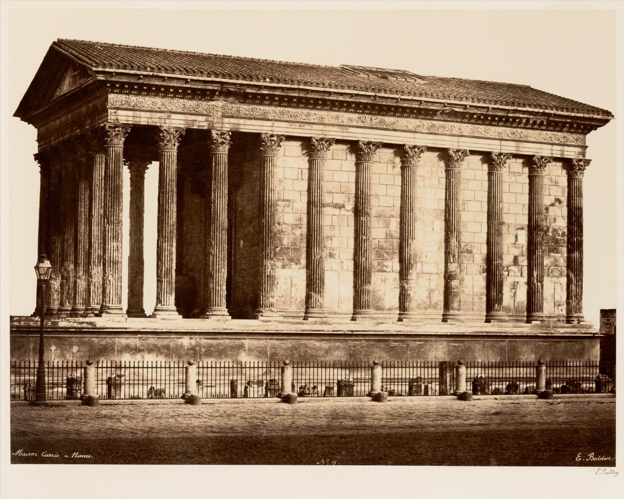 Maison Carrée v Nîmes od Édouard Baldus