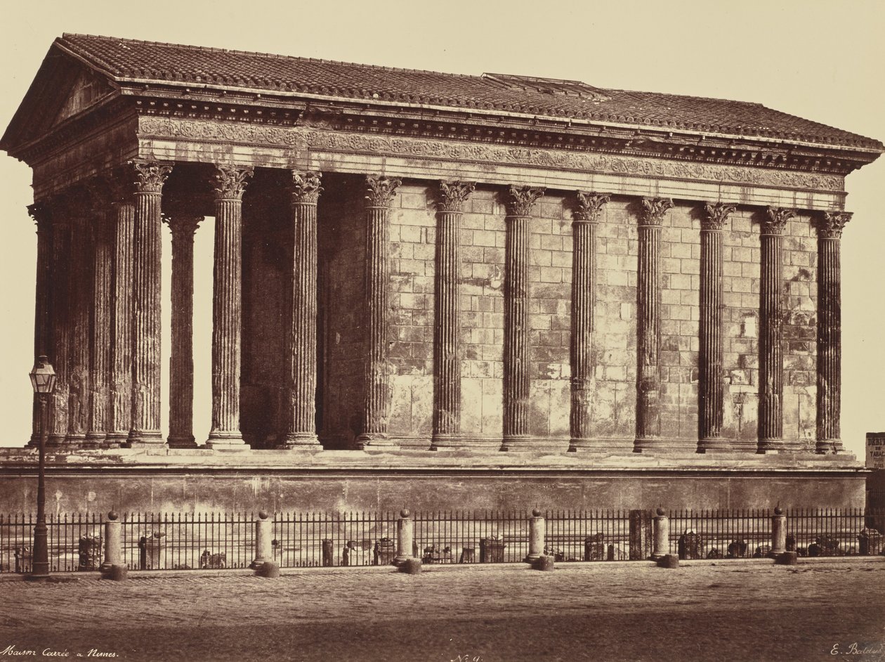 Nîmes. Maison Carrée od Édouard Baldus