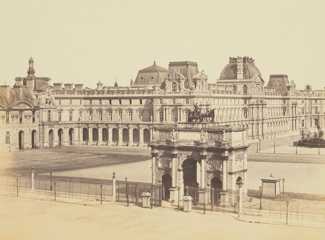 [Vítězný oblouk Carrousel a Cour Napoléon, pohled od Tuilerií, Louvre, Paříž] od Édouard Baldus