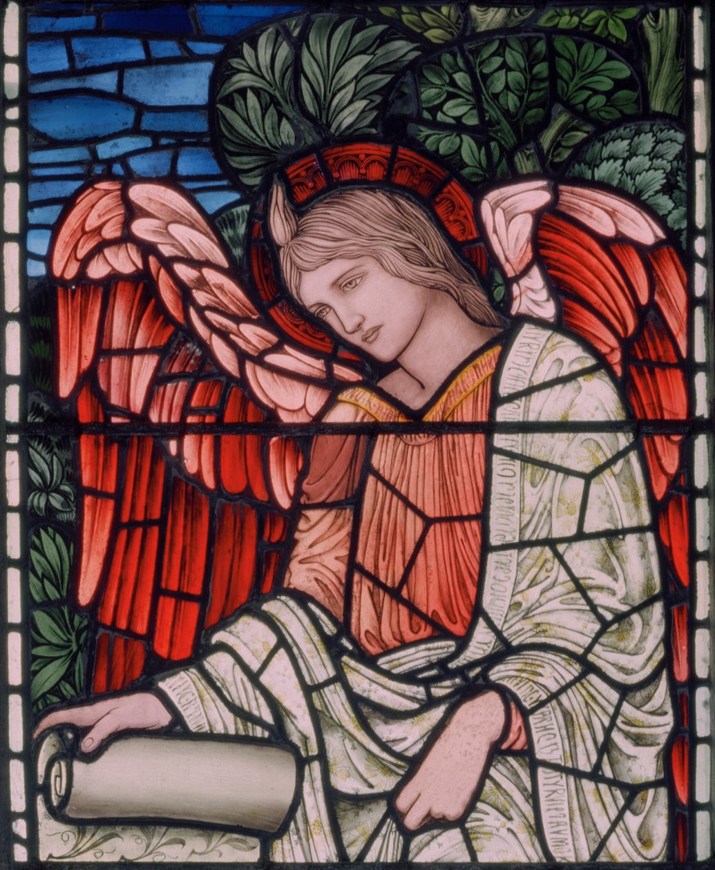 Birmingham, Acocks Green, St Mary The Virgin, Morris & Co., Edward Burne-Jones, John Henry Dearle (1859-1932), Anděl se svitkem, detail, 1895 od Edward Coley and Dearle Burne Jones