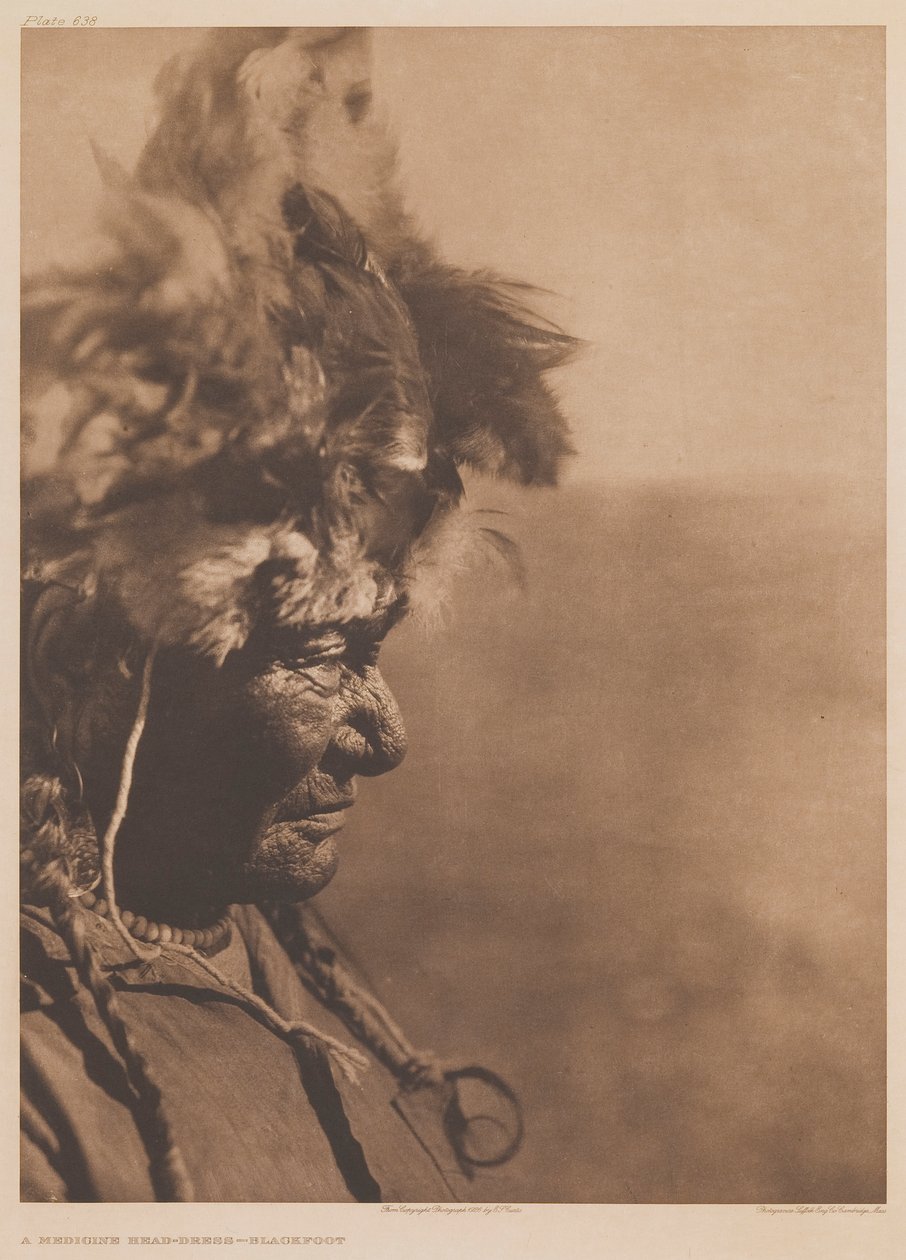 Indiánská čelenka — kmen Černých nohou od Edward S. Curtis