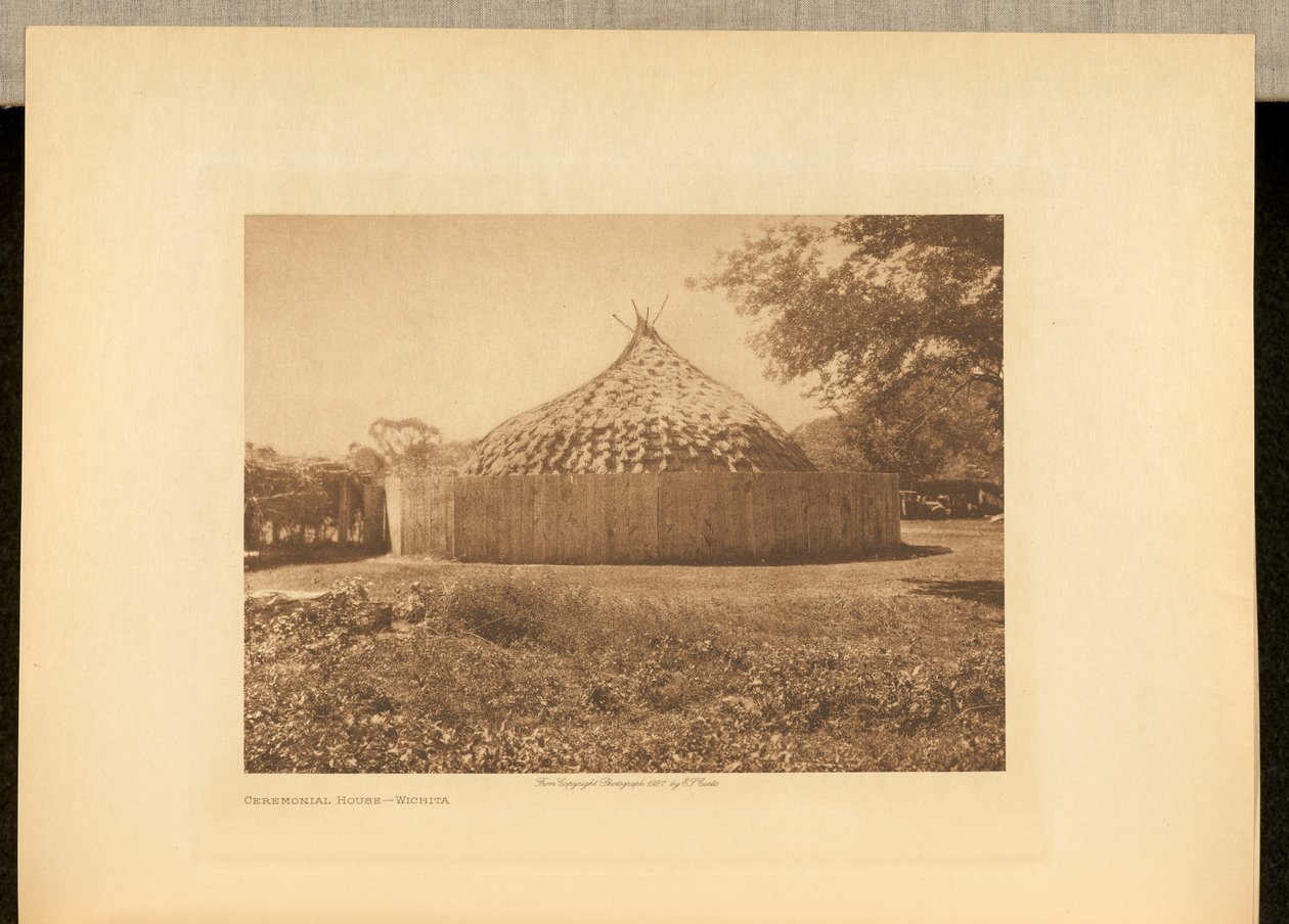 Ceremonial House - Wichita od Edward S. Curtis