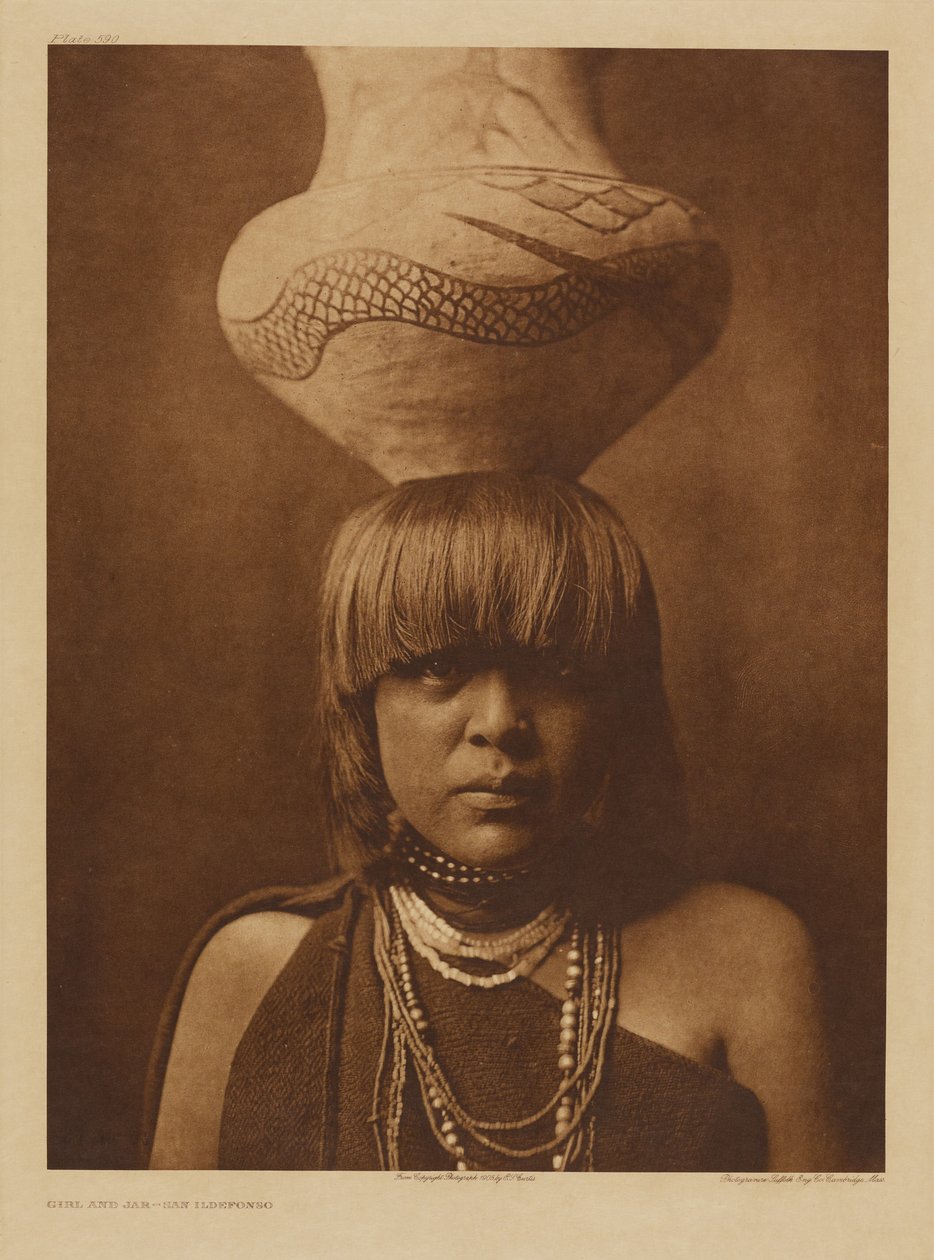 Dívka a sklenice – San Ildefonso od Edward S. Curtis