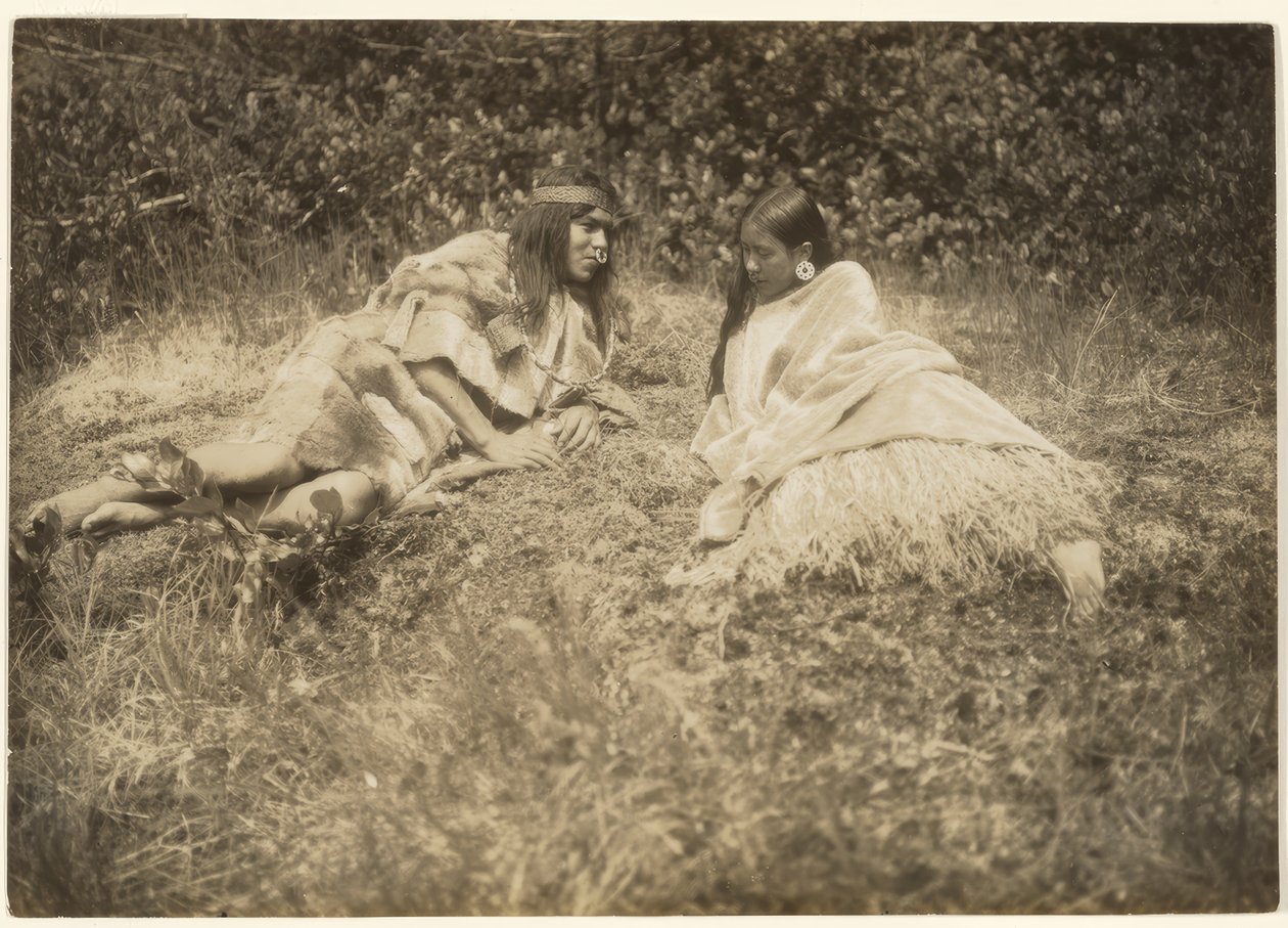 Předejdu dívku a slova lásky a bohatství ji uchvátí. od Edward S. Curtis