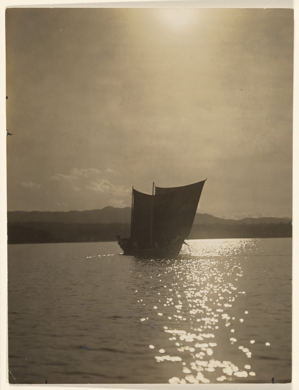[V šedivém světle úsvitu se yakluskí válečníci odvrátili] od Edward S. Curtis