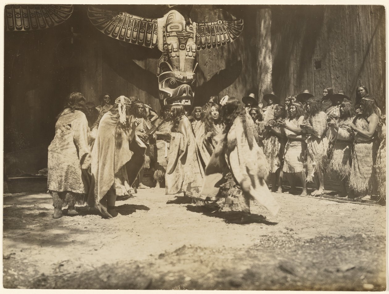 [Naida tančí Tanec života a smrti] od Edward S. Curtis