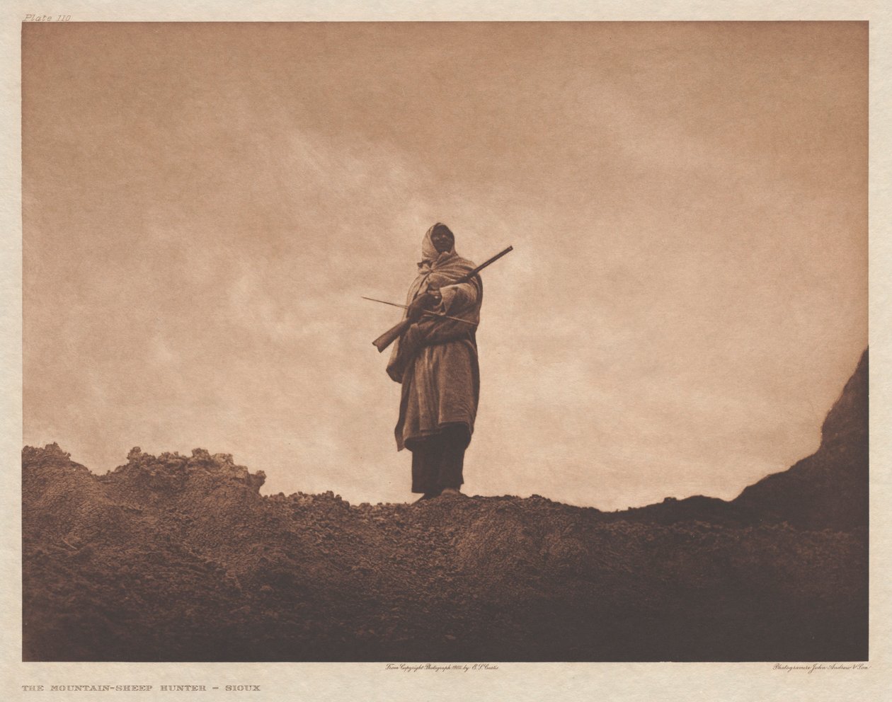 Portfolio III, deska 110: Lovec horských ovcí od Edward S. Curtis