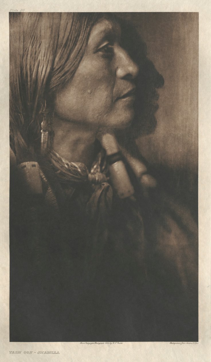 Portfolio I, deska 20: Vash Gon-Jicarilla od Edward S. Curtis