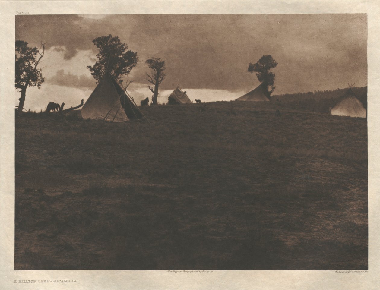 Portfolio I, deska 24: Tábor na vrcholu kopce-Jicarilla od Edward S. Curtis