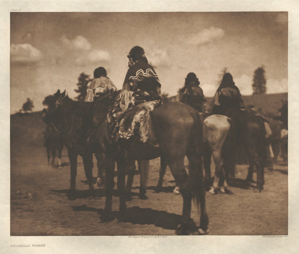 Portfolio I, deska 25: Ženy z kmene Jicarilla od Edward S. Curtis