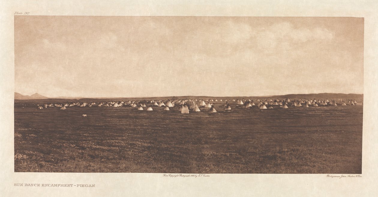 Portfolio VI, Plate 192: Sun Dance Encampment--Piegan od Edward S. Curtis