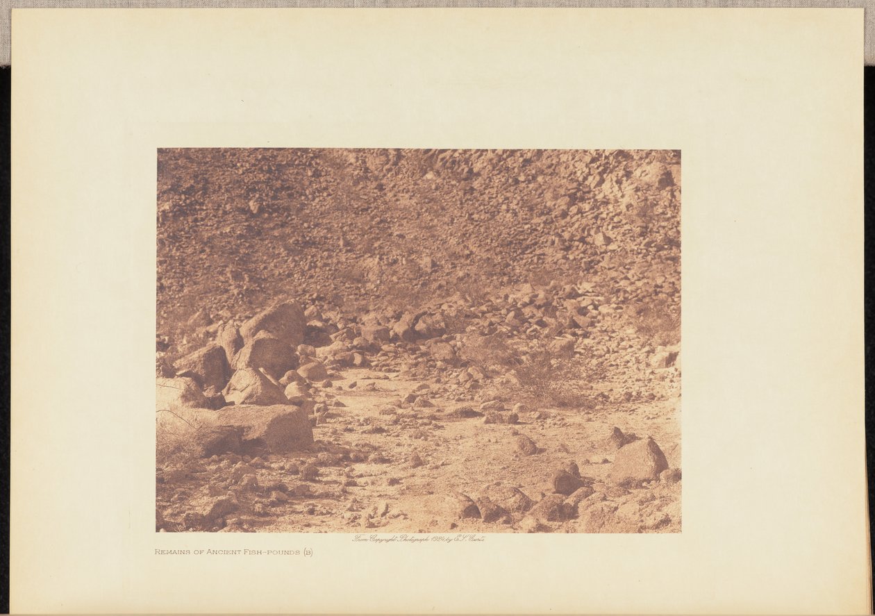 Zbytky starověkých rybích hrud (b) od Edward S. Curtis