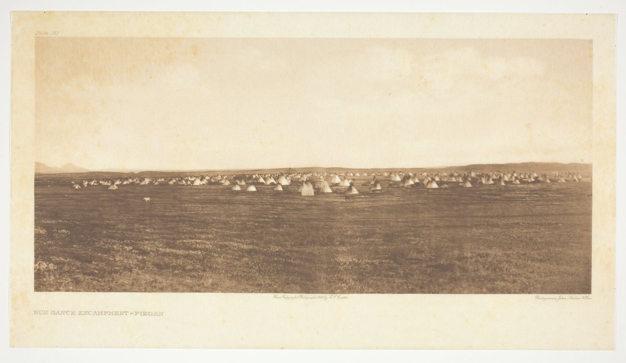 Tábořiště Sun Dance-Piegan od Edward S. Curtis