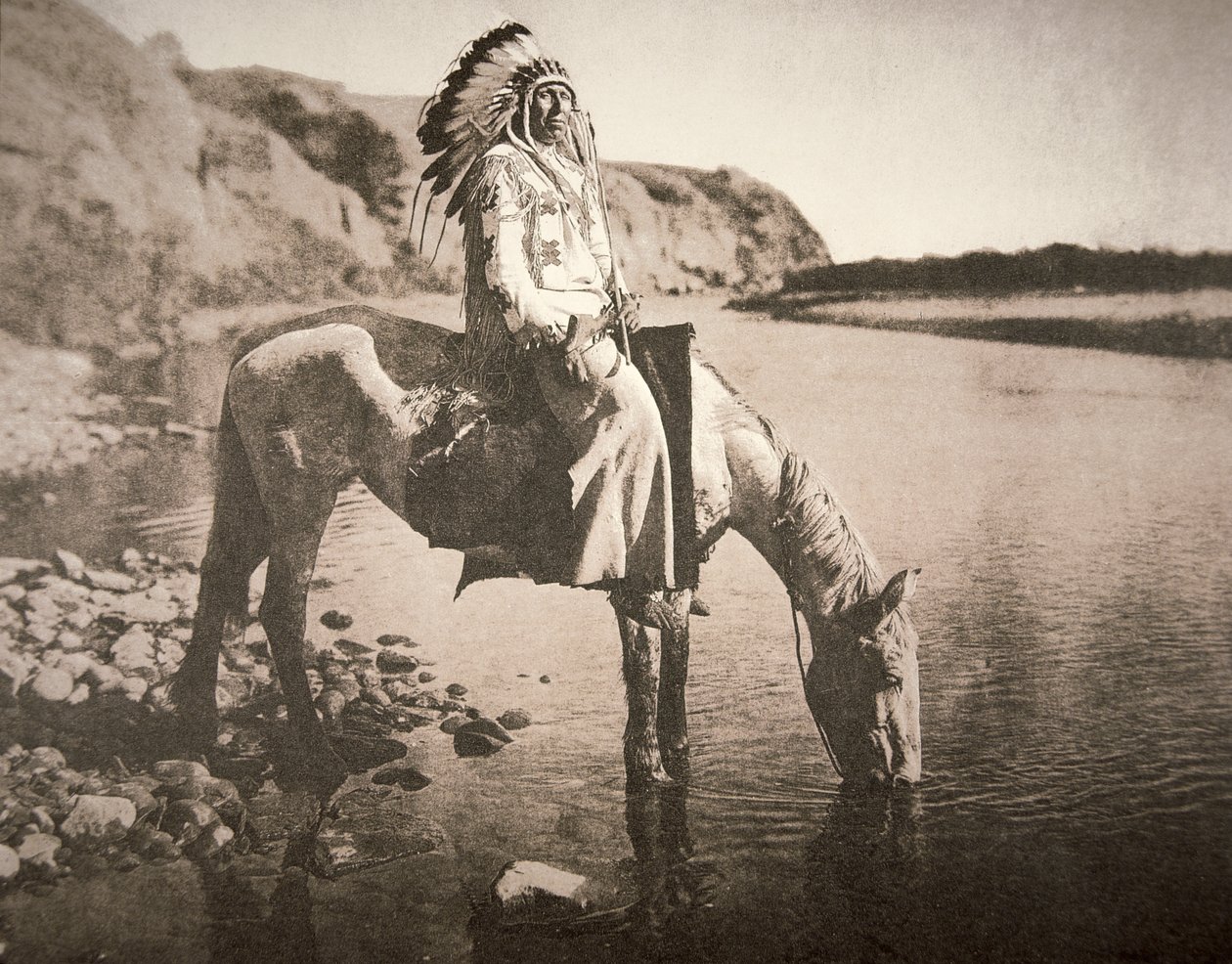 Náčelník kmene Blackfeet, kolem roku 1907 (černobílá fotografie) od Edward Sheriff Curtis