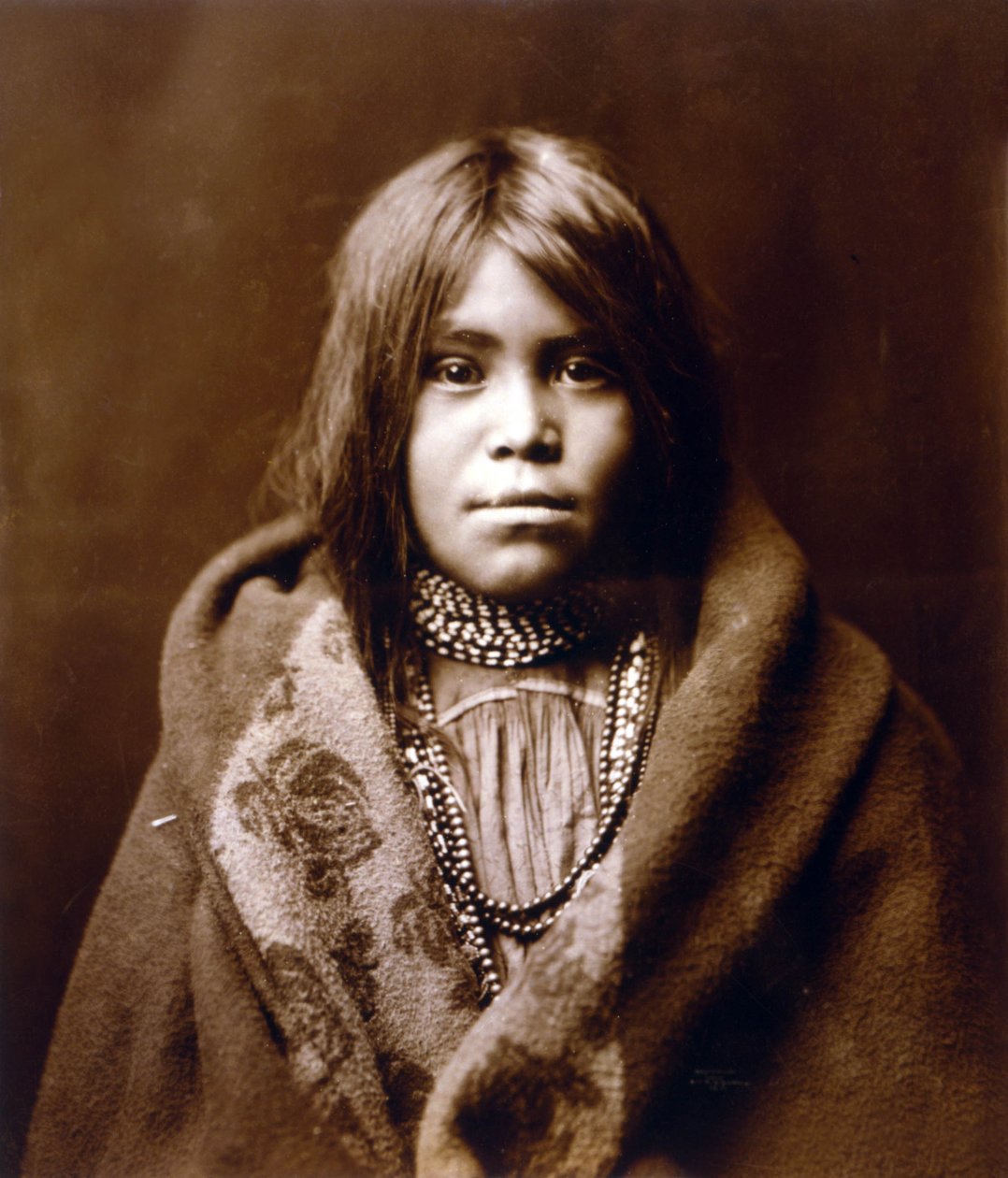Apačská dívka, c. 1903, foto Edward S. Curtis od Edward Sheriff Curtis