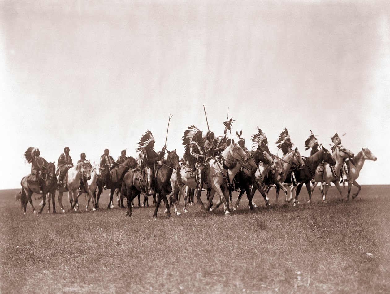 Brule Sioux War Party od Edwarda S. Curtise, kolem roku 1907 (tónovaný stříbrný tisk) od Edward Sheriff Curtis