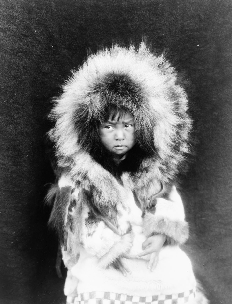 Eskymácké dítě z Noataku na Aljašce, kolem roku 1929 (černobílá fotografie) od Edward Sheriff Curtis