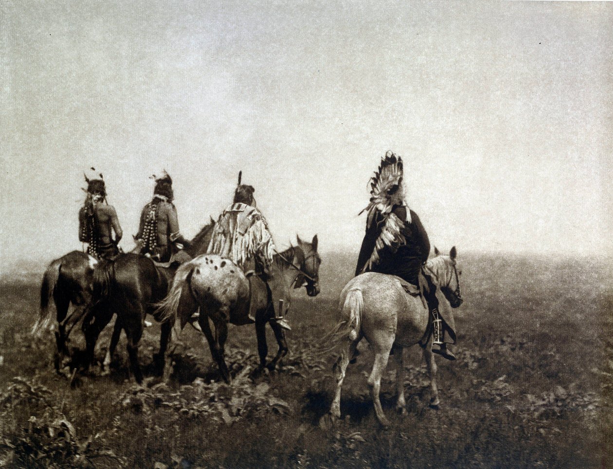 Indiánský válečník (The Apsaroke) na koni v pláni od Edward Sheriff Curtis