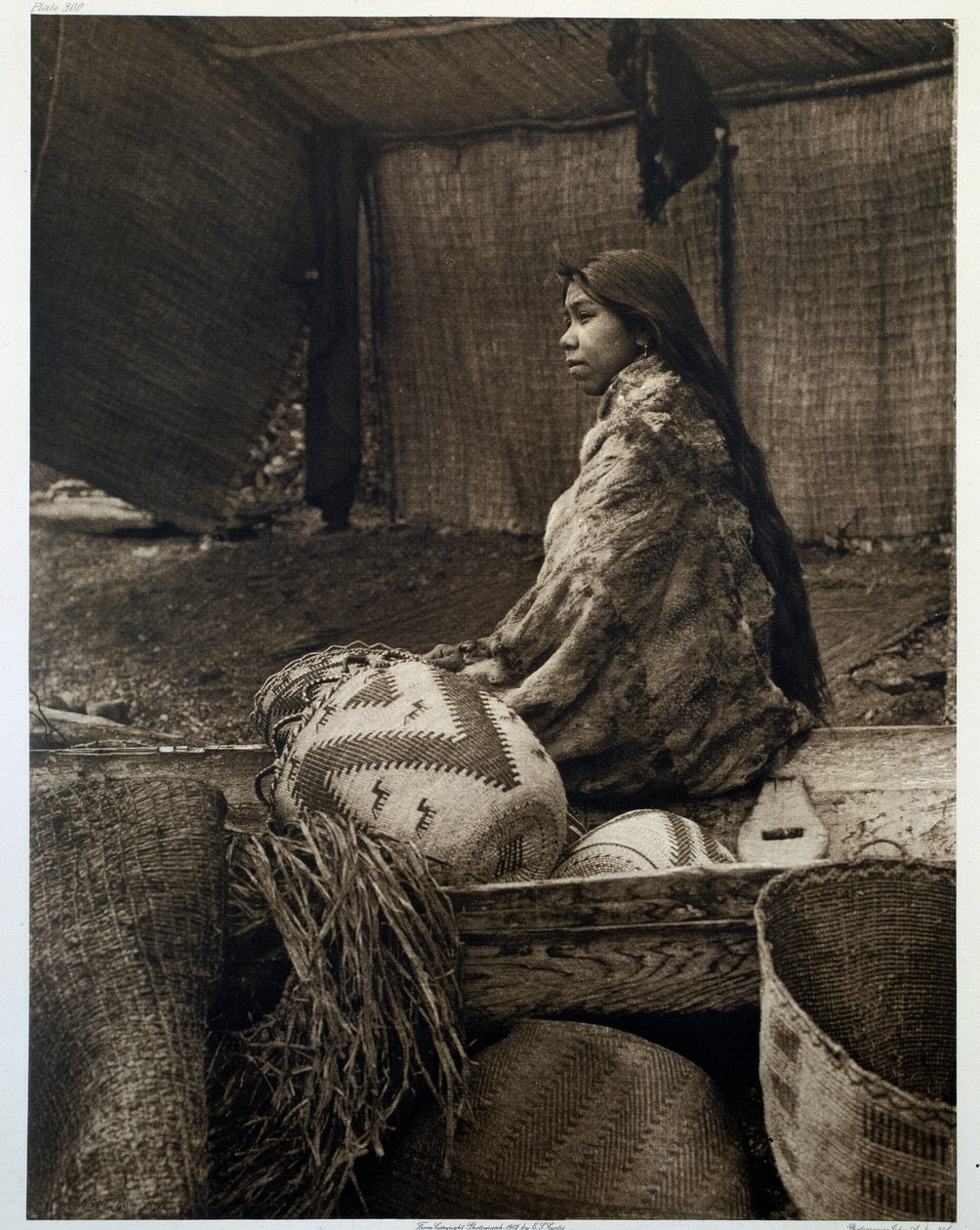 Indiáni Ameriky: mladá indiánská dívka, dcera náčelníka kmene Skokomish od Edward Sheriff Curtis