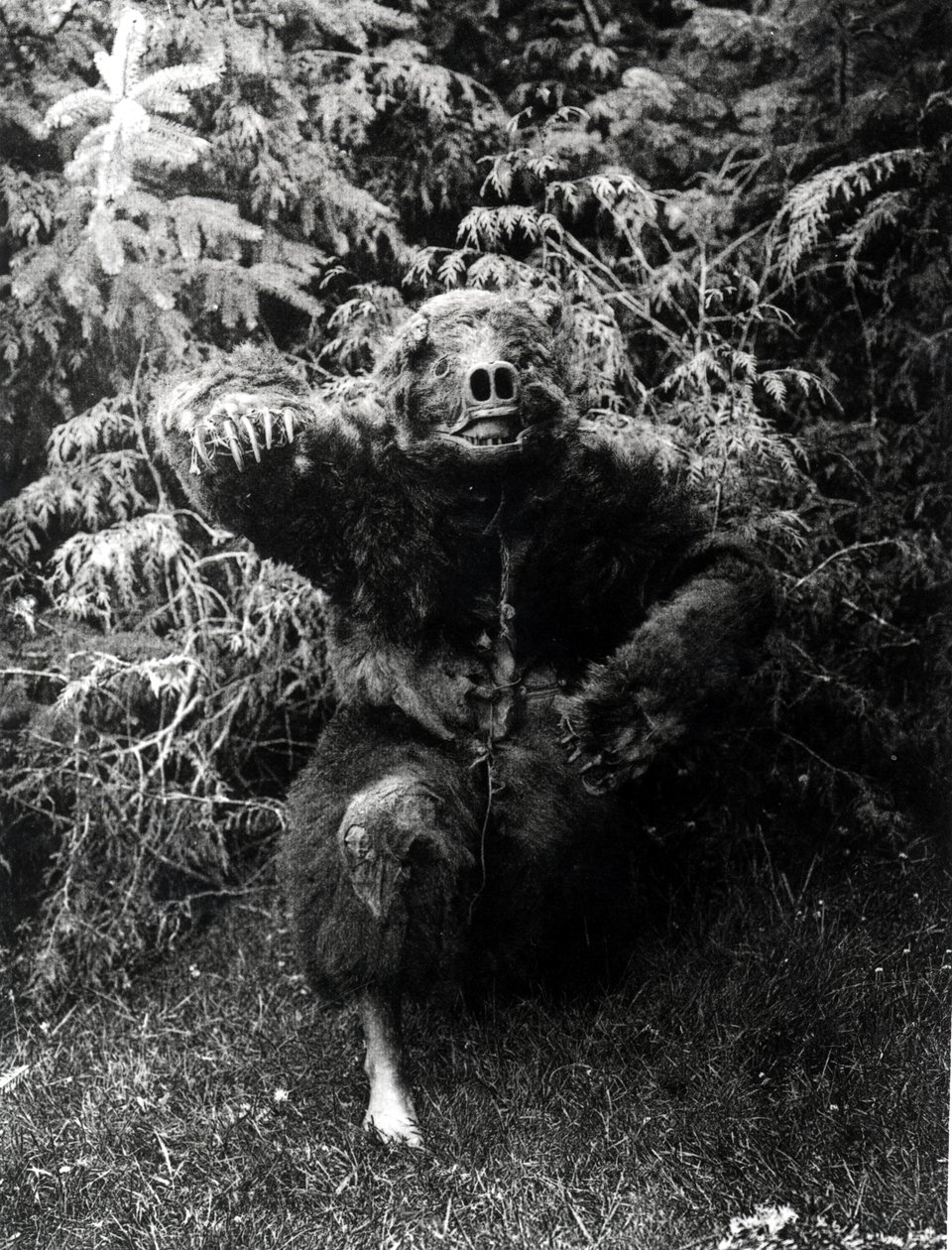 Nane-Qagyuhl, indiánský kostým od Edward Sheriff Curtis