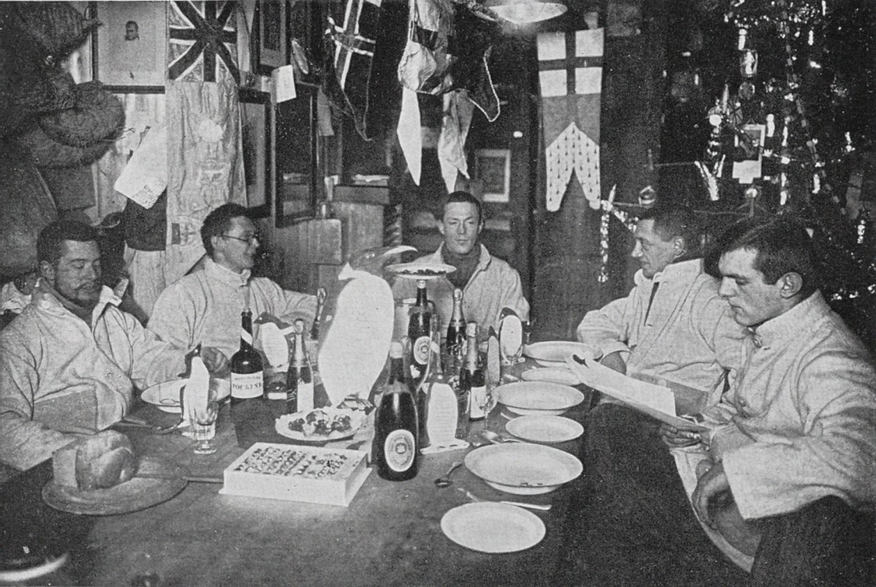 Večeře ke slunovratu, 22. června 1912 (černobílá fotografie) od Edward W. Nelson