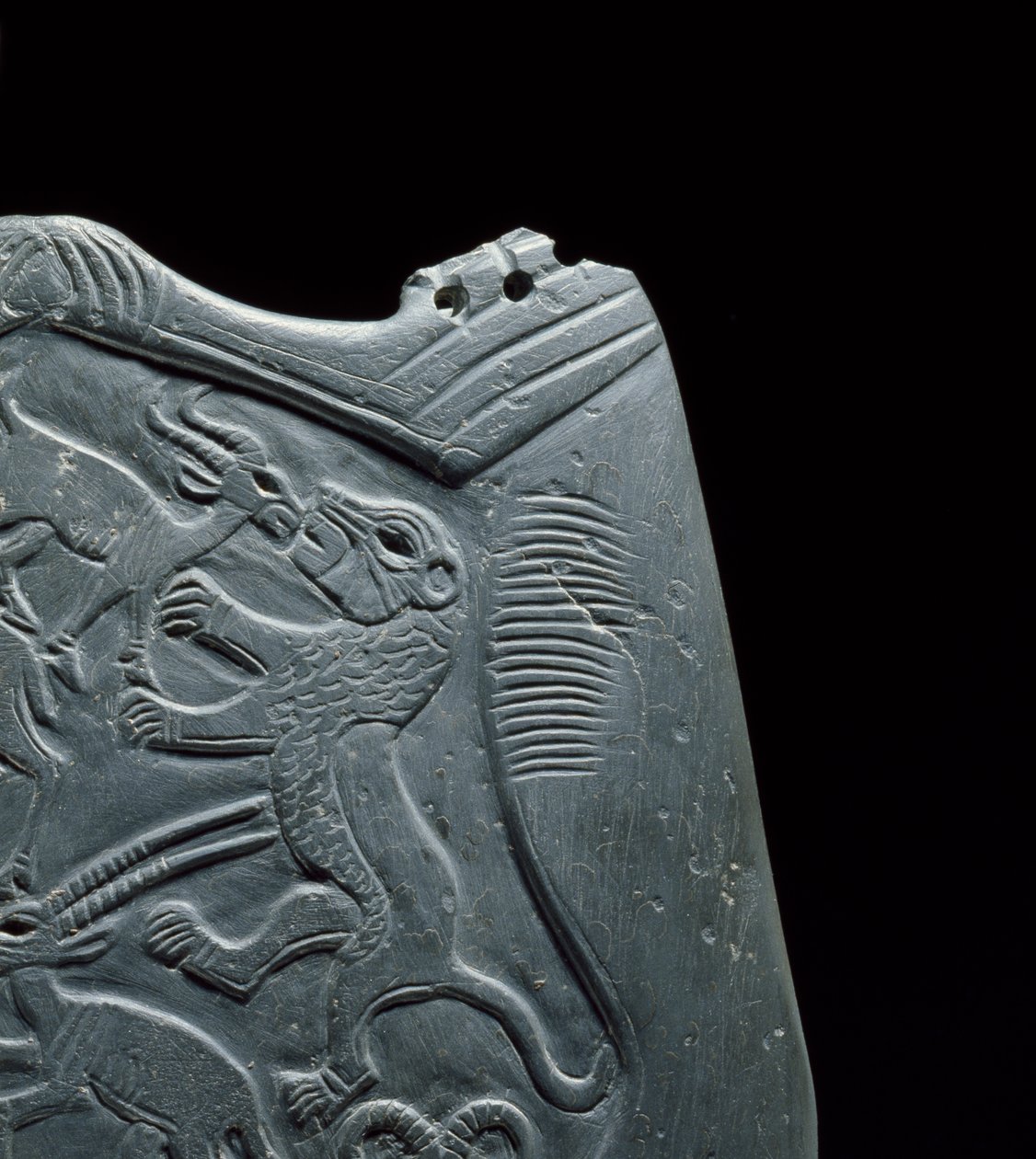Ceremoniální paleta se zásobníkem na broušení barvy očí, obklopená vyřezávanými zvířaty, z hlavního ložiska, Hierakonpolis, Egypt, cca 3000 př. n. l. detail břidlice z roku 114264 od Egyptian