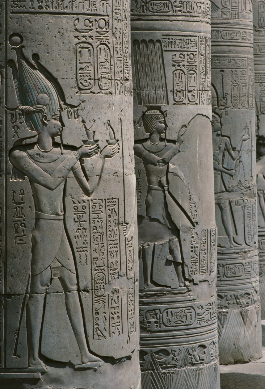 Detail kolonády, římský a ptolemaiovský dvojitý chrám Sobek a Haroeris na kameni řeky Nil od Egyptian