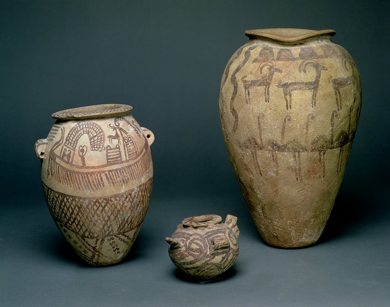 Váza zdobená různými vlysy zvířat a geometrickými vzory, egyptská, období Naqada I (4000-3500 př.nl) a období Naqada II (3500-3100 př.nl) (terakota) od Egyptian