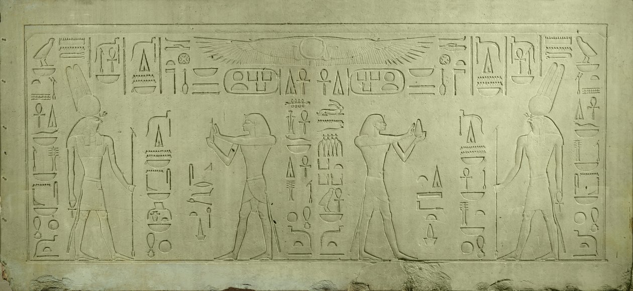 Lintel of Sesostris III zobrazující faraona přinášejícího oběti Bohu Montu, Říše středu (vápenec) od Egyptian 12th Dynasty