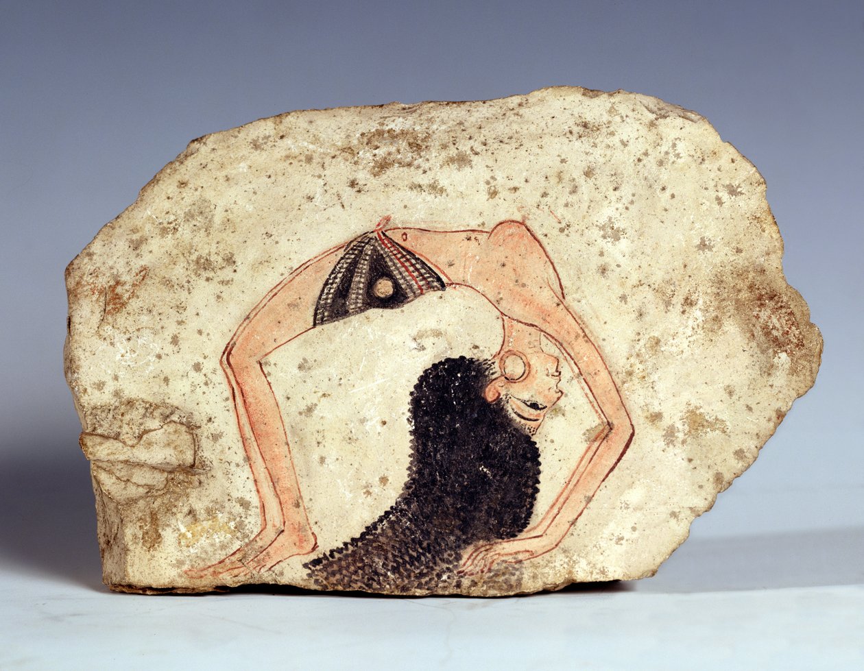 Fragment nástěnné malby zobrazující akrobatickou tanečnici bavící se u dvora, Nová říše, z Deir-El Mediny od Egyptian 19th Dynasty