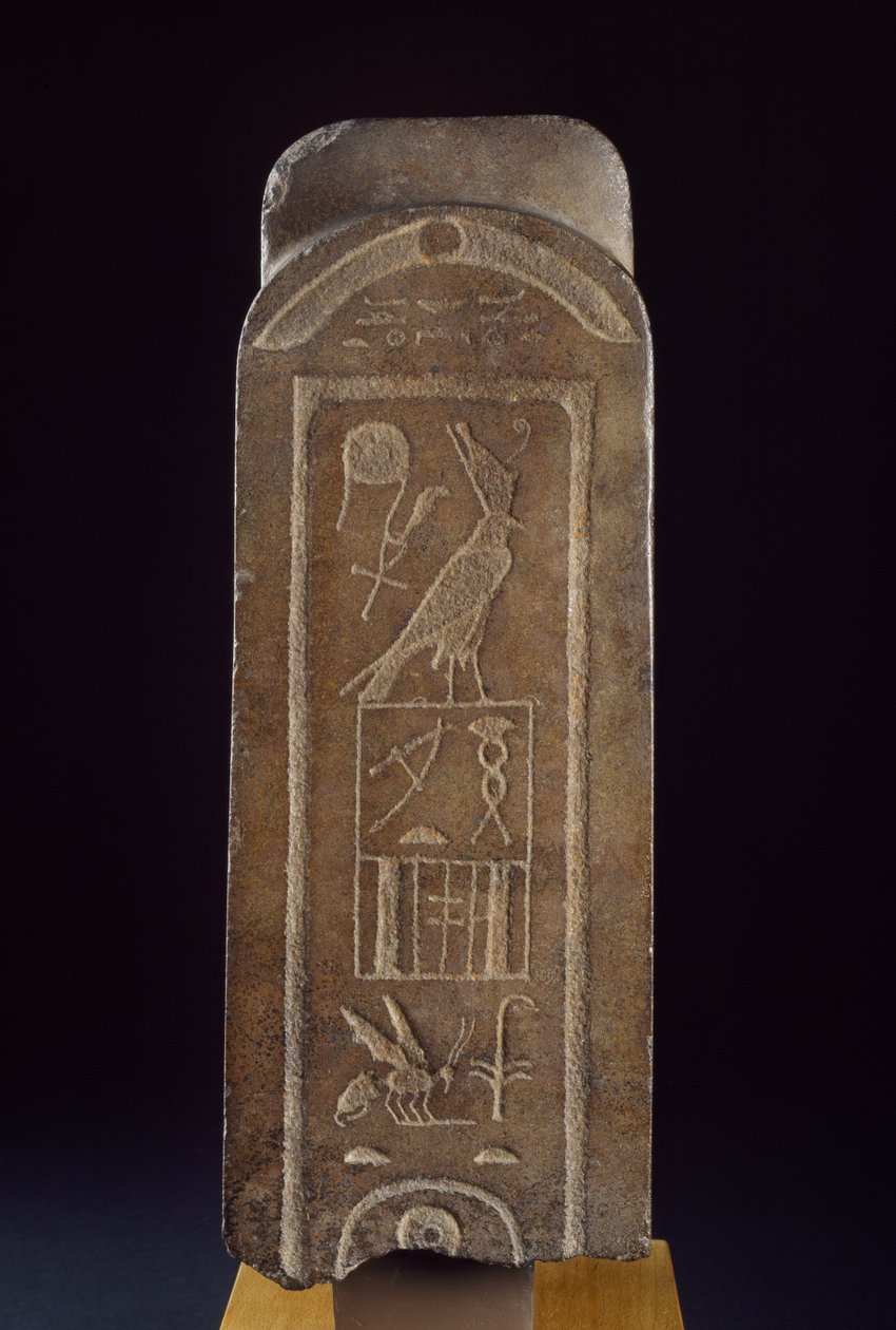 Kvarcitová hlava Amona vepsaná na zadním sloupu s horským jménem Tanewatamani vyřezávaným tmavě hnědým kvarcitem od Egyptian 25th Dynasty
