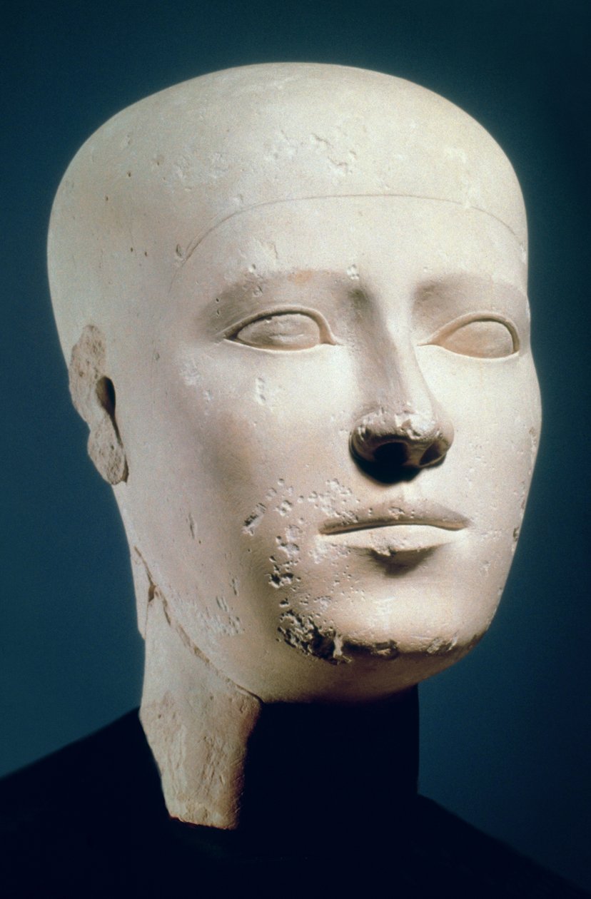 Portrétní hlava z hrobů nekropole v Gíze, cca 2600 př.nl (vápenec) od Egyptian 4th Dynasty