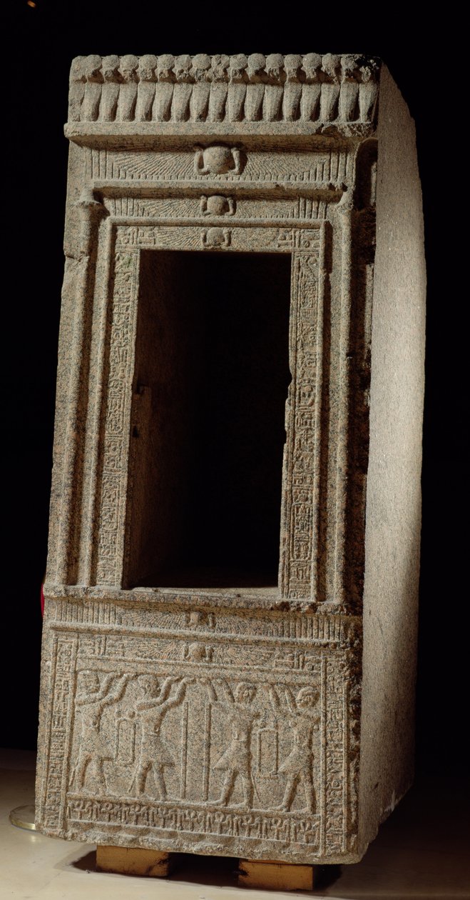 Kaple Naos zasvěcená bohyni Isis Ptolemaiem VIII. (170-116 př. n. l.) z chrámu Isis ve Philae (růžová žula) od Egyptian Ptolemaic Period