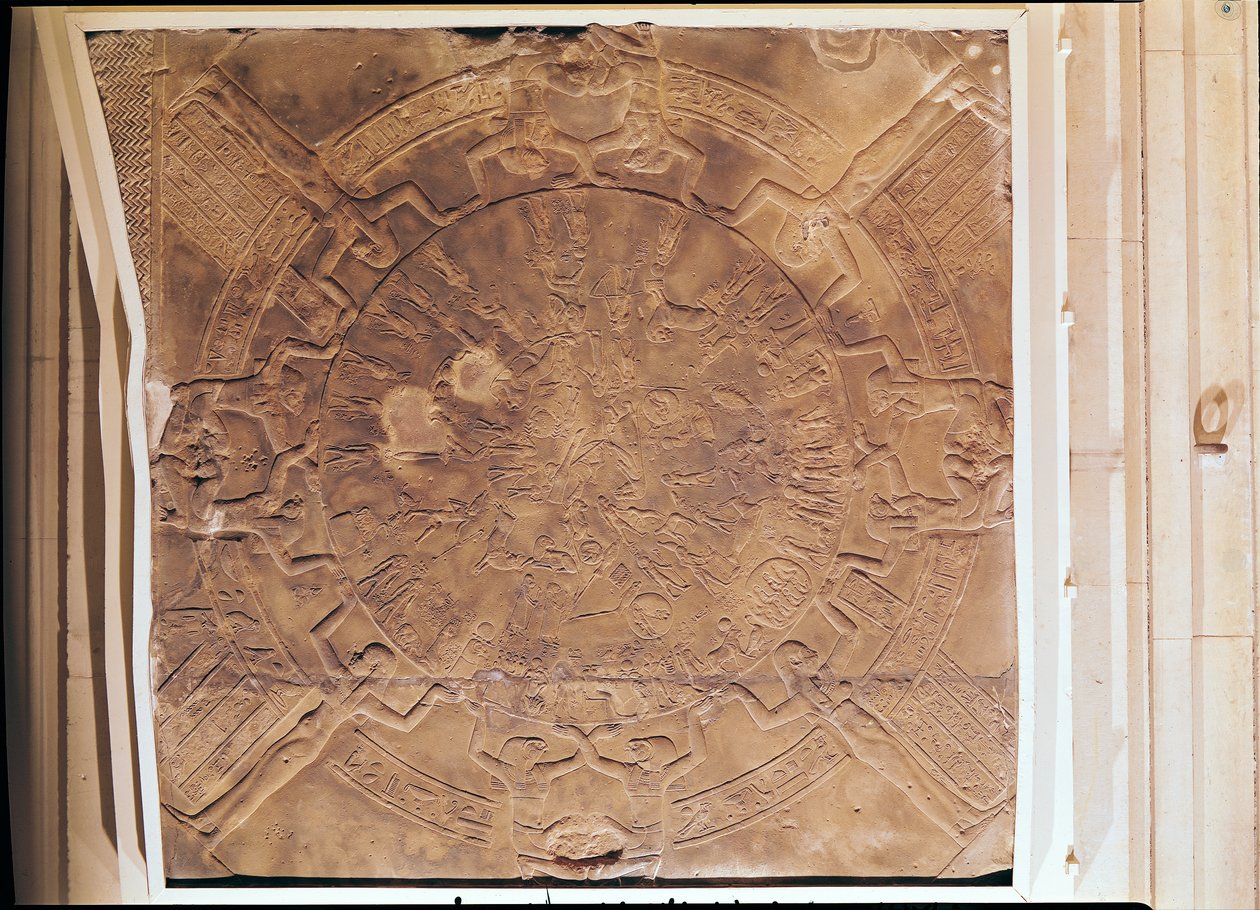 Zvěrokruh z Dendarahu, ze stropu malé kaple (naos) v Hathořině chrámu v Dendarahu (pískovec) (viz také detail 326926) od Egyptian Ptolemaic Period