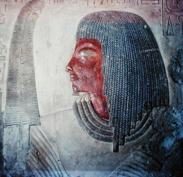 Hlava muže s perem z egyptské hrobky (malovaný vápenec) od Egyptian