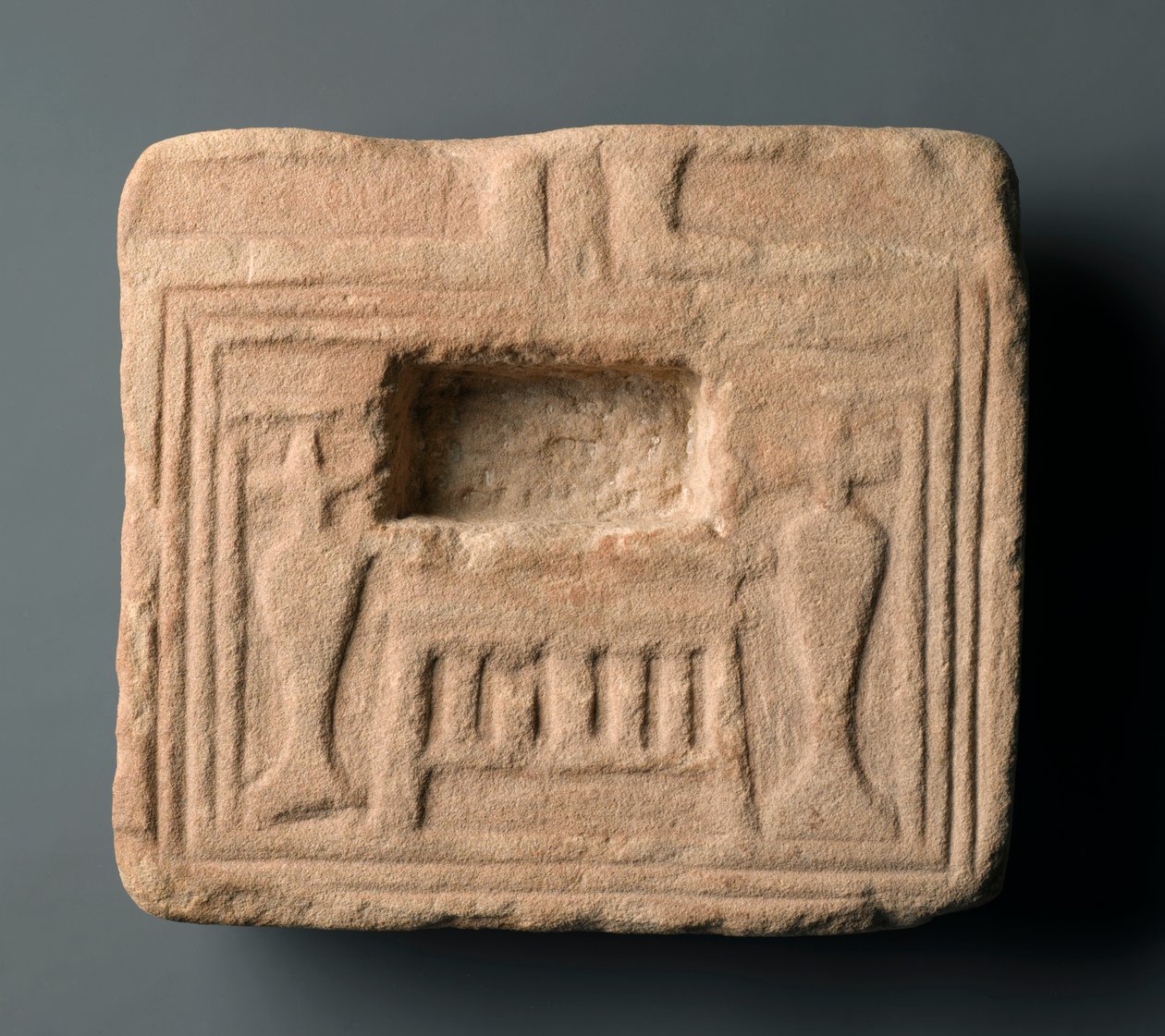Nabídkový stůl, možná z El Hassaiah (pískovec) od Egyptian