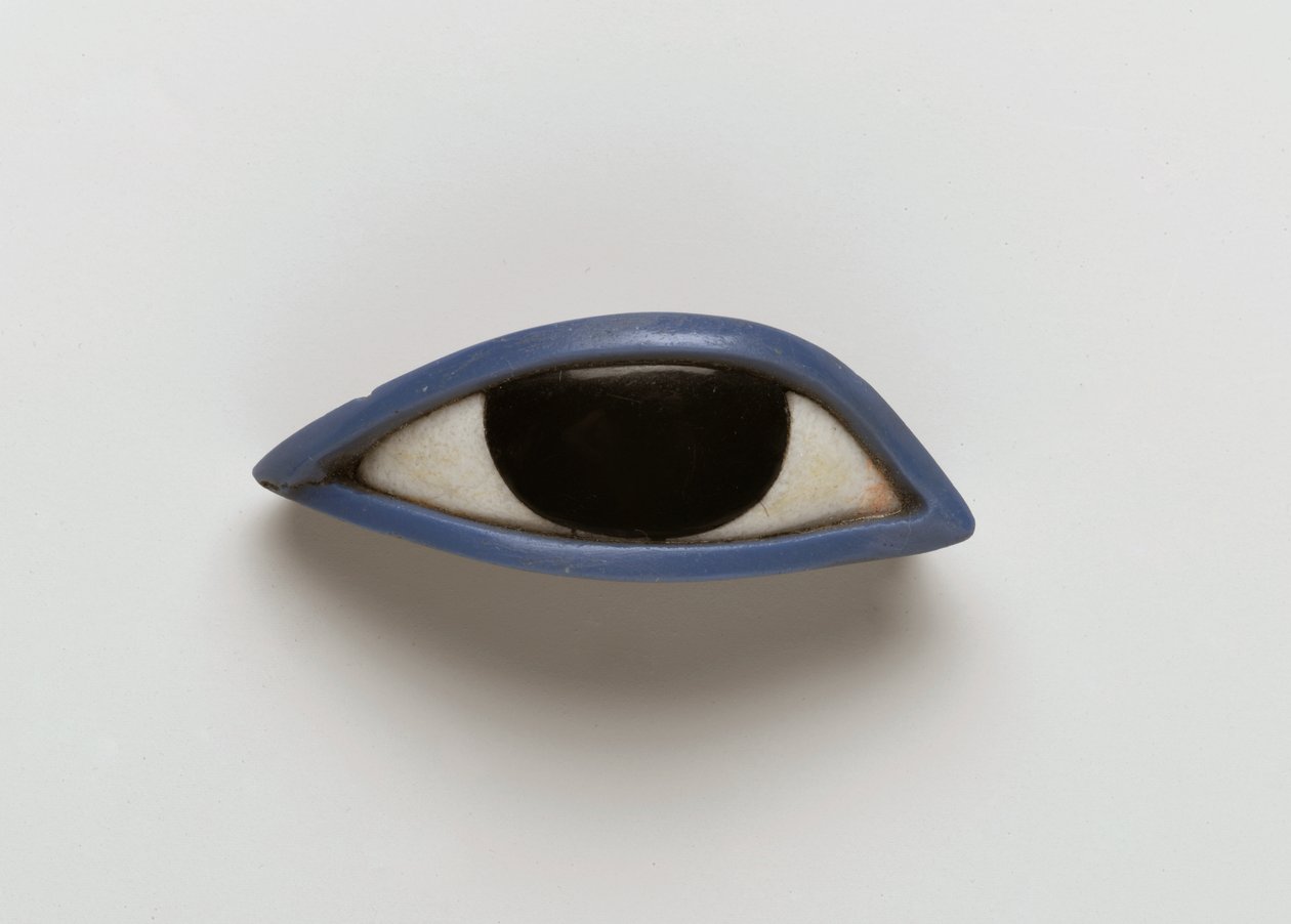 Pravé oko z antropoidní rakve (obsidián, krystalické a modré sklo) od Egyptian